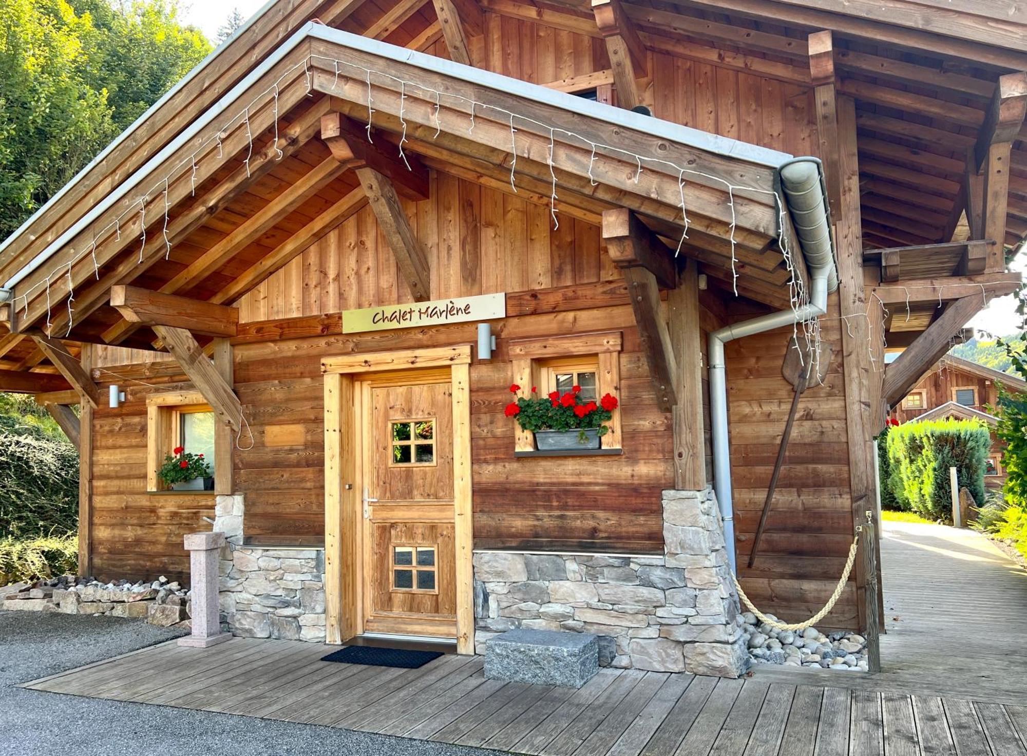 Hotel Logis Hotel, Chalets Et Restaurant Les Chatelmines 3*