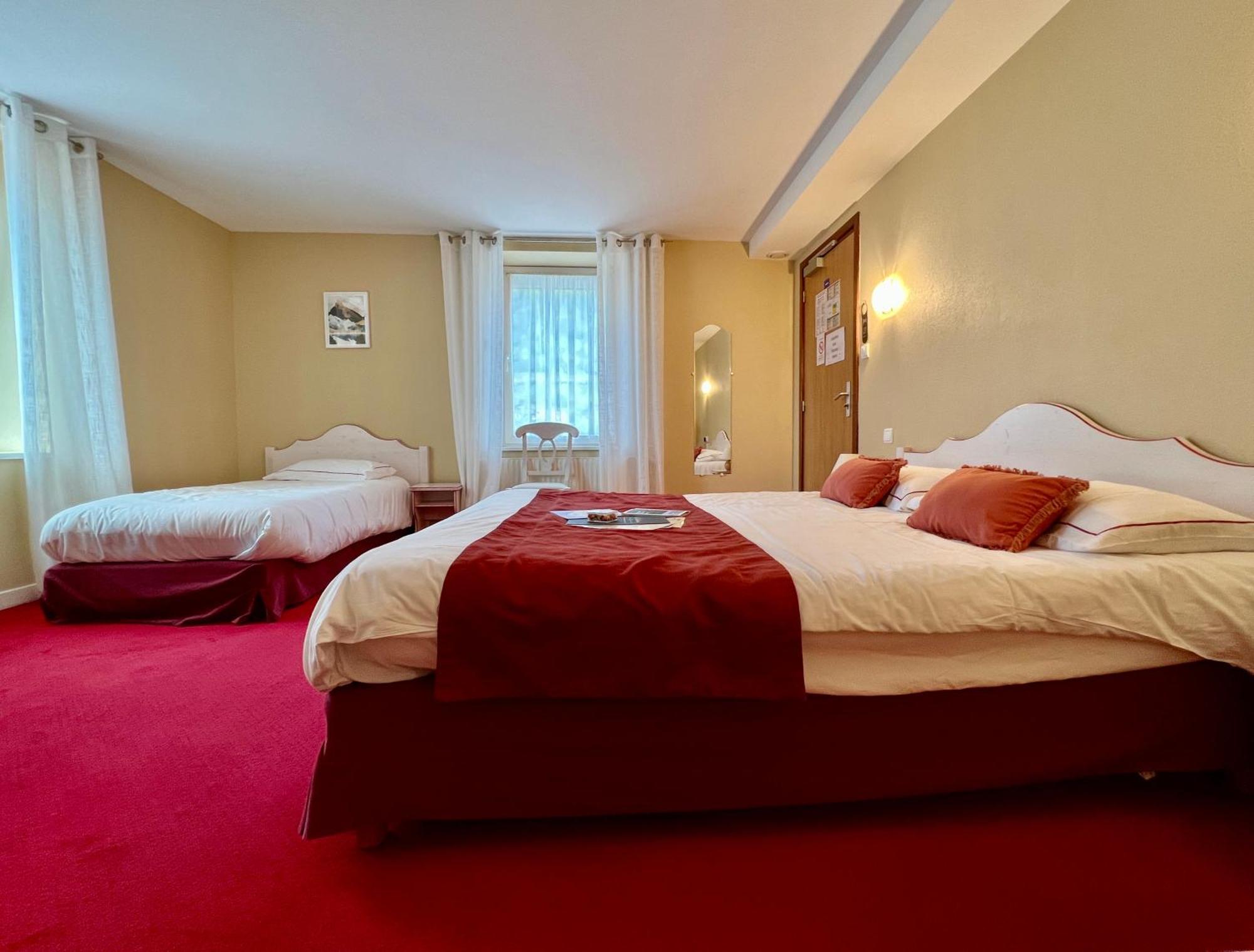 Logis Hotel, Chalets Et Restaurant Les Chatelmines