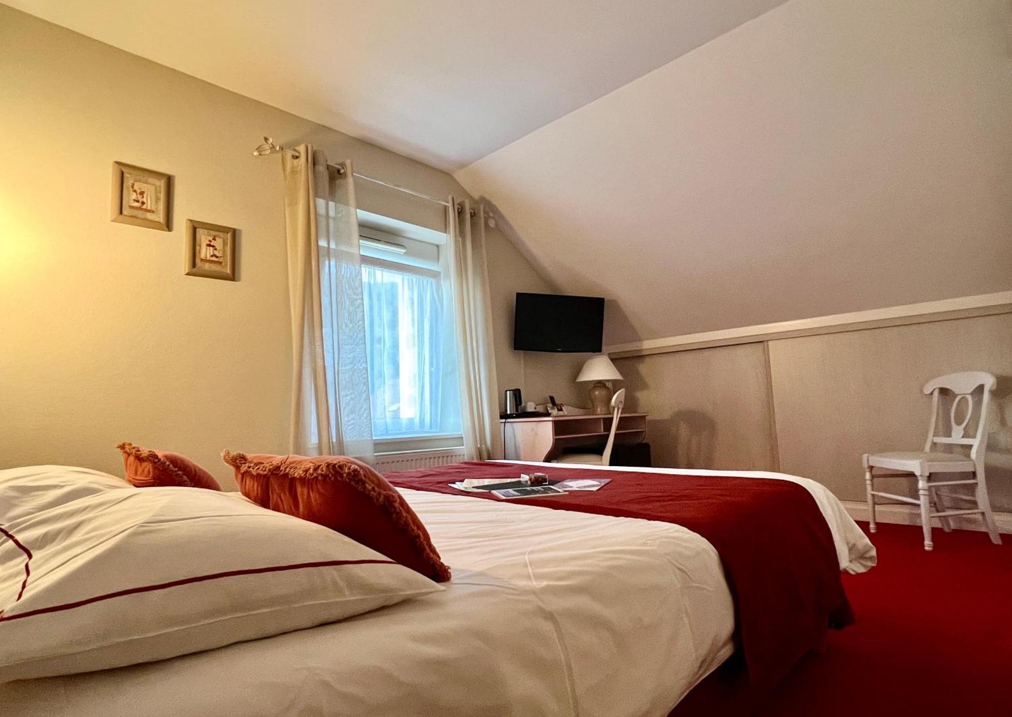Logis Hotel, Chalets Et Restaurant Les Chatelmines Hotel