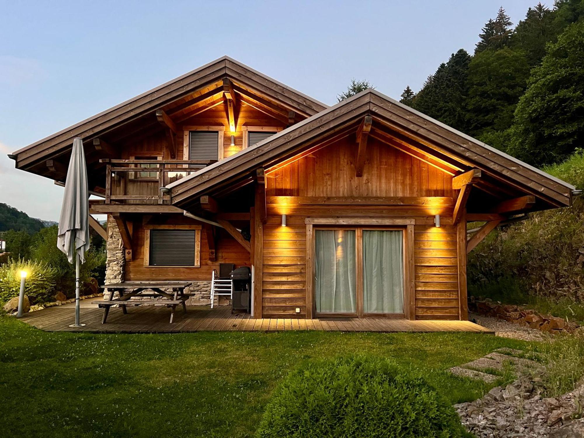 Hotel Logis Hotel, Chalets Et Restaurant Les Chatelmines