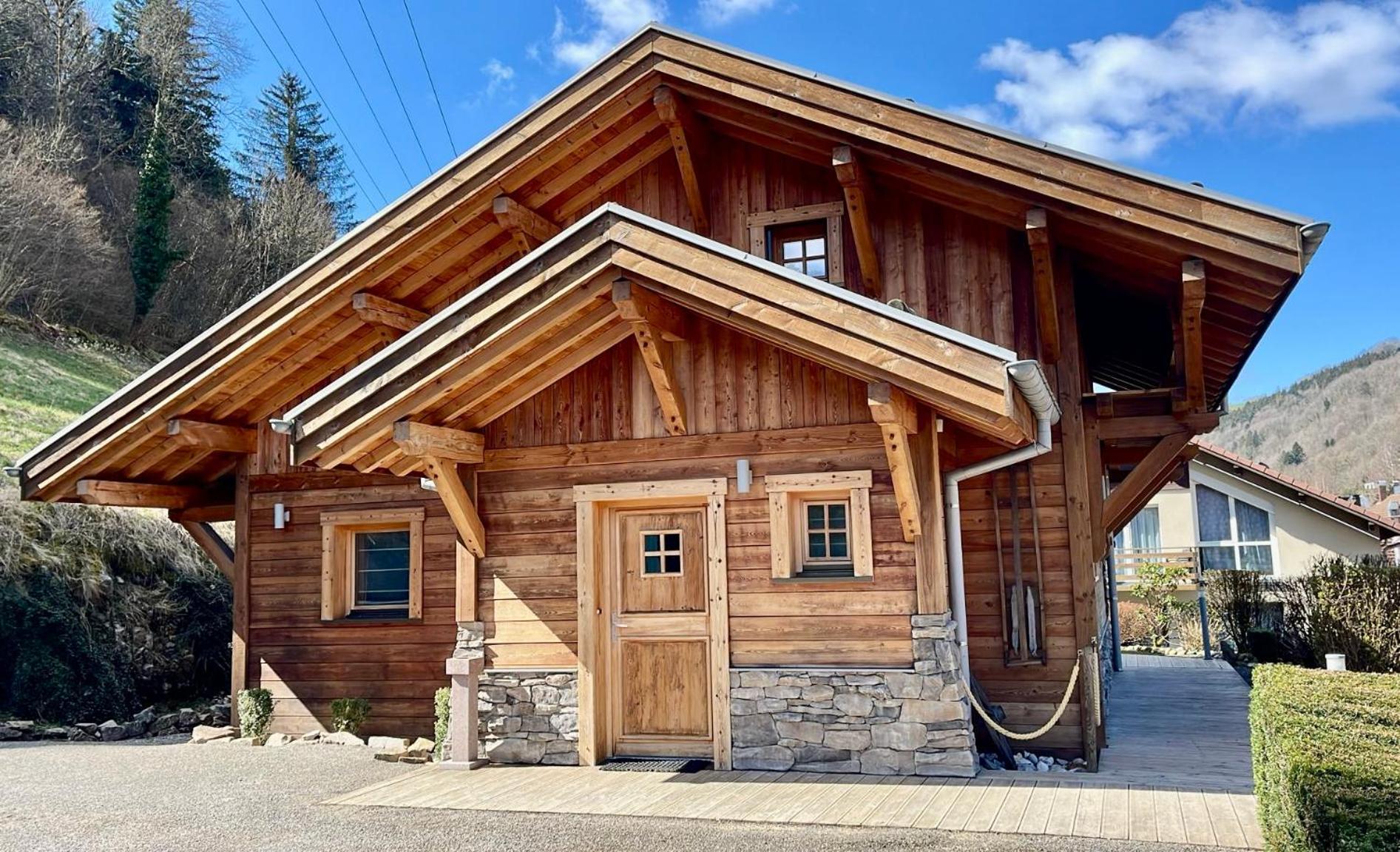 Logis Hotel, Chalets Et Restaurant Les Chatelmines Hotel